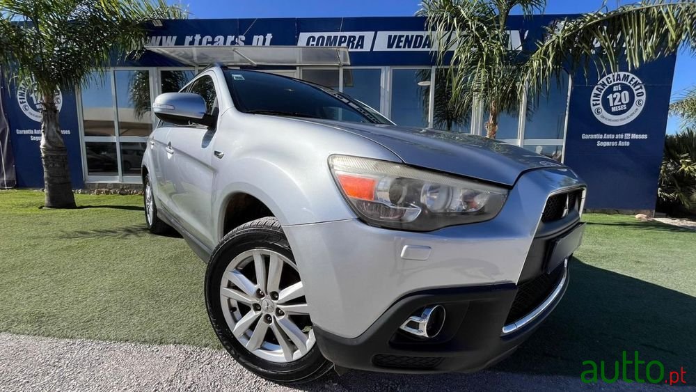 2013' Mitsubishi ASX photo #3