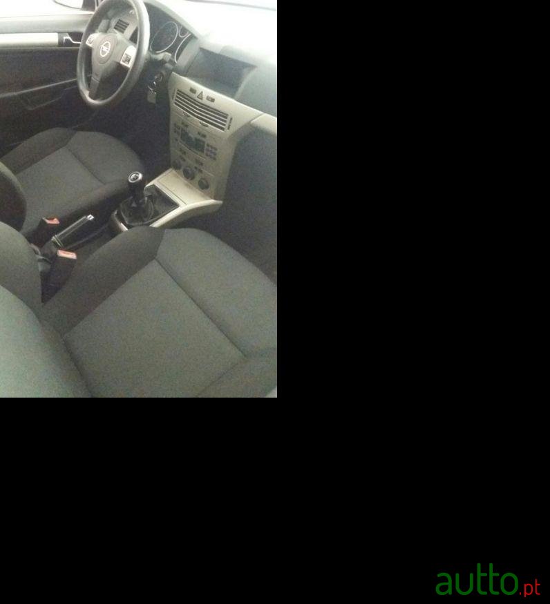 2007' Opel Astra Caravan photo #3