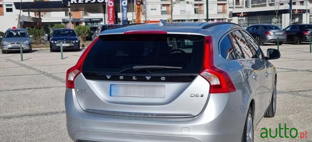 2017' Volvo V60 photo #6