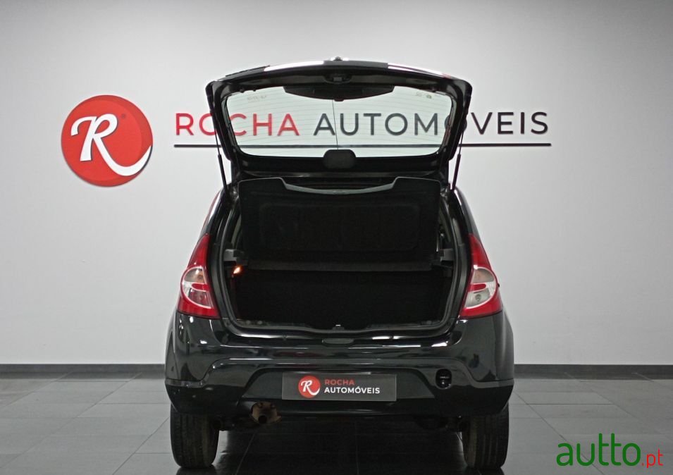 2010' Dacia Sandero photo #5