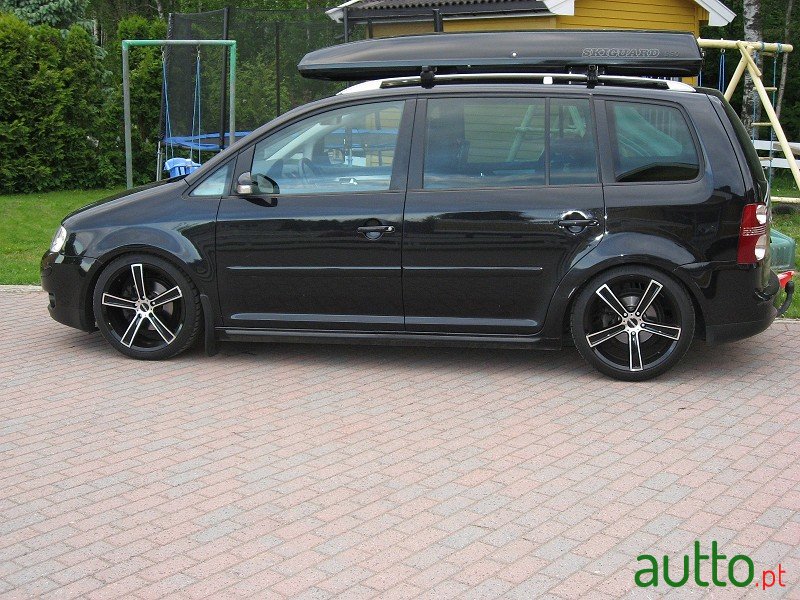 2005' Volkswagen Touran 1,9TDI Highline photo #1