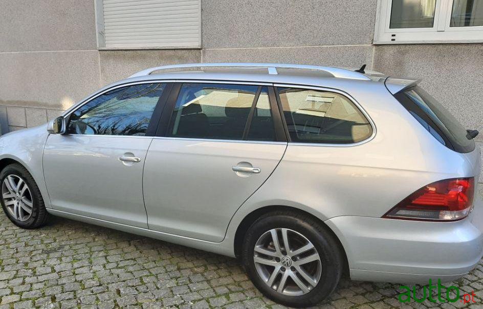 2012' Volkswagen Golf Variant photo #2