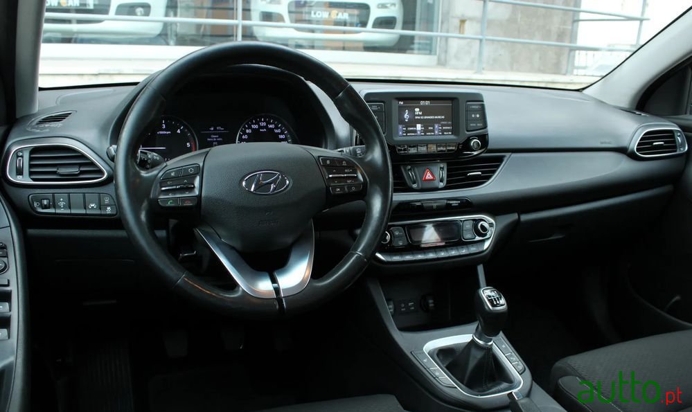 2019' Hyundai i30 1.6 Crdi Style Plus photo #4