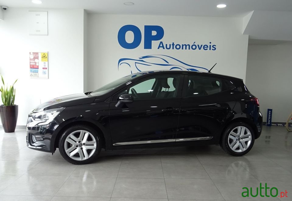 2020' Renault Clio photo #2