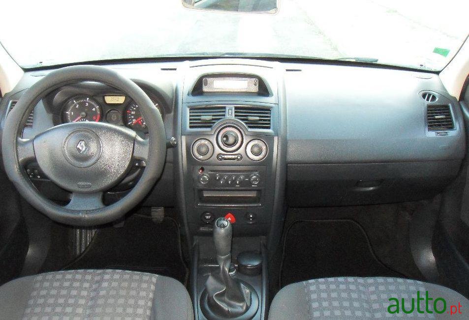 2006' Renault Megane Break photo #1
