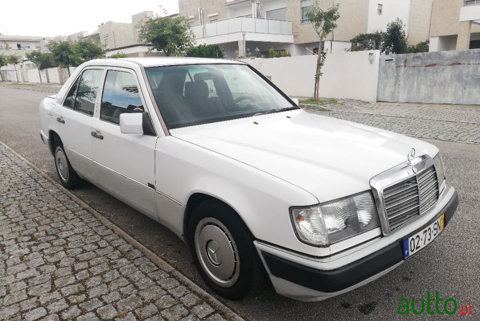 1992' Mercedes-Benz 200 Ver-D photo #2