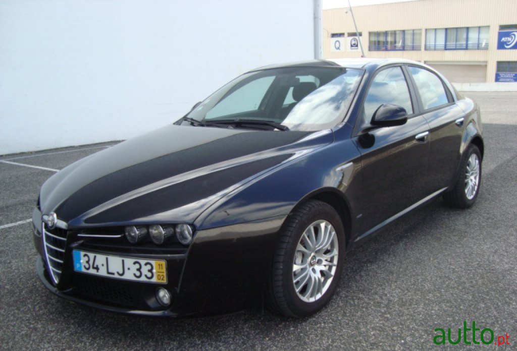 2011' Alfa Romeo photo #1