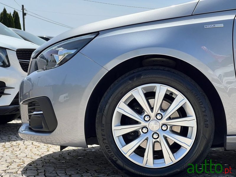 2018' Peugeot 308 photo #2