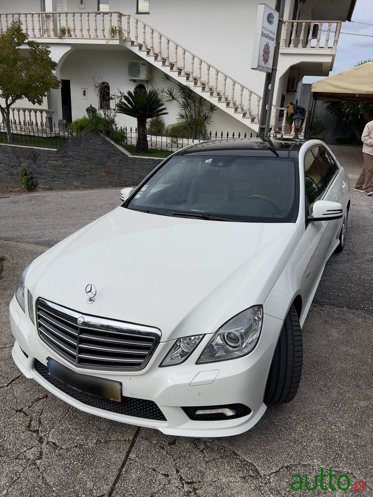 2009' Mercedes-Benz Classe E photo #2