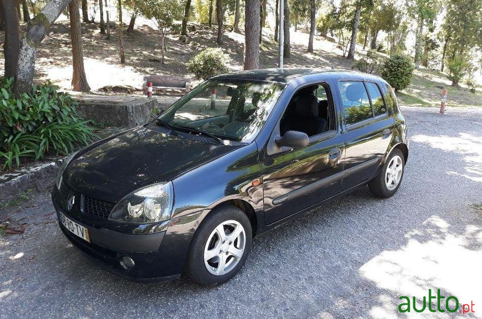 2002' Renault Clio photo #1