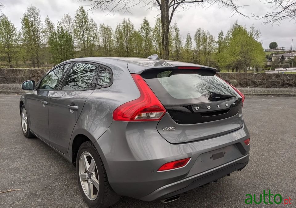 2014' Volvo V40 photo #2