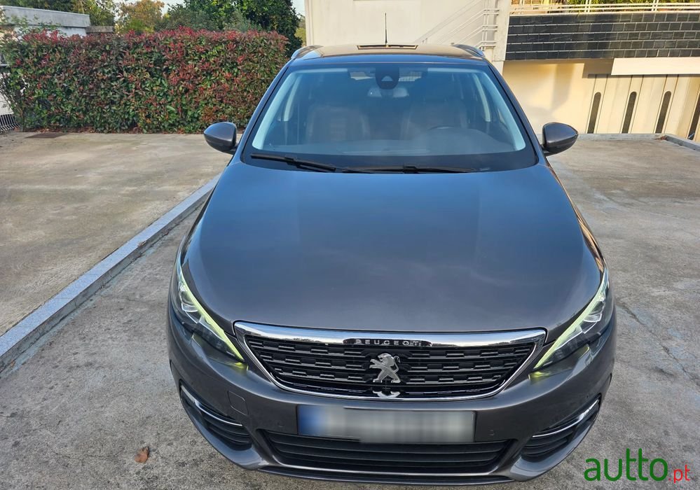 2021' Peugeot 308 Sw photo #1