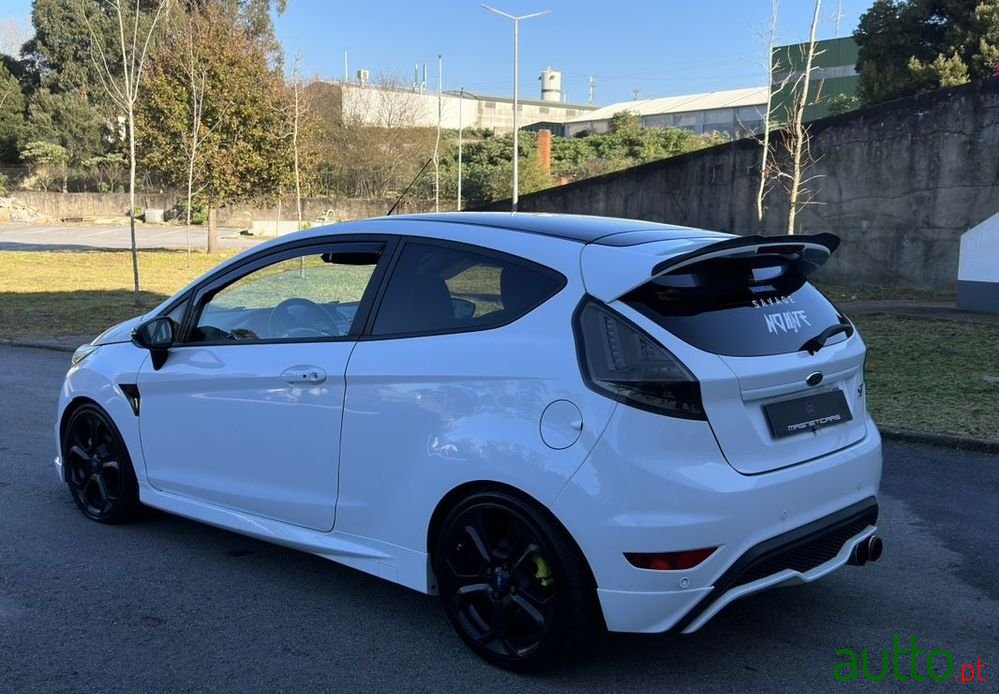 2014' Ford Fiesta photo #4