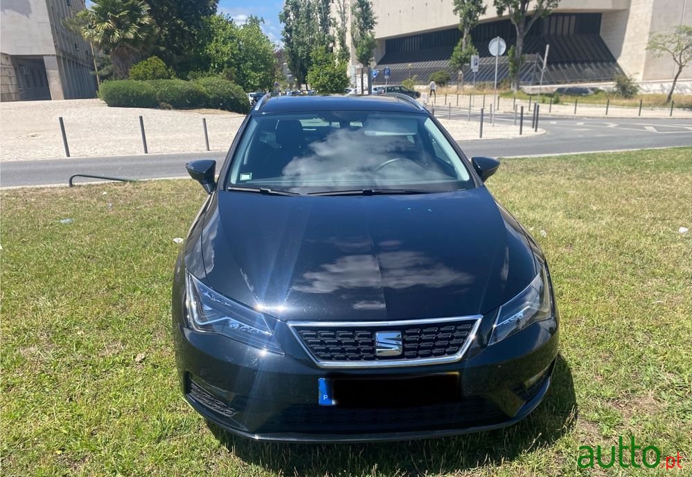 2019' SEAT Leon St photo #1