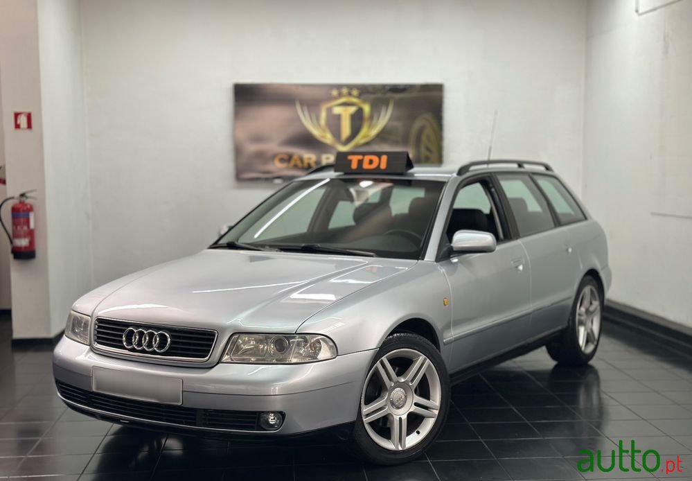 2002' Audi A4 Avant photo #4