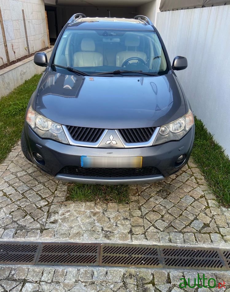 2009' Mitsubishi Outlander photo #4