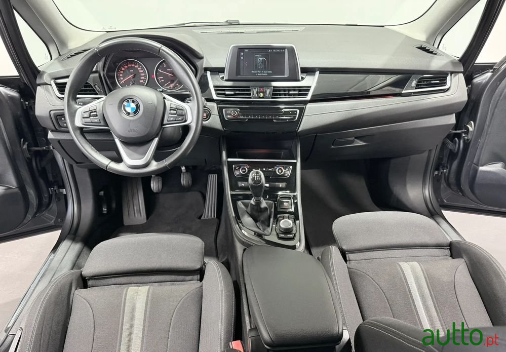 2017' BMW Série 2 D Advantage photo #5
