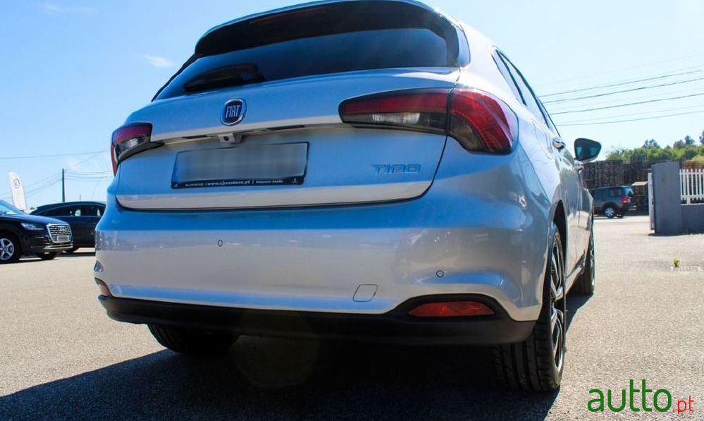 2021' Fiat Tipo Station Wagon photo #6