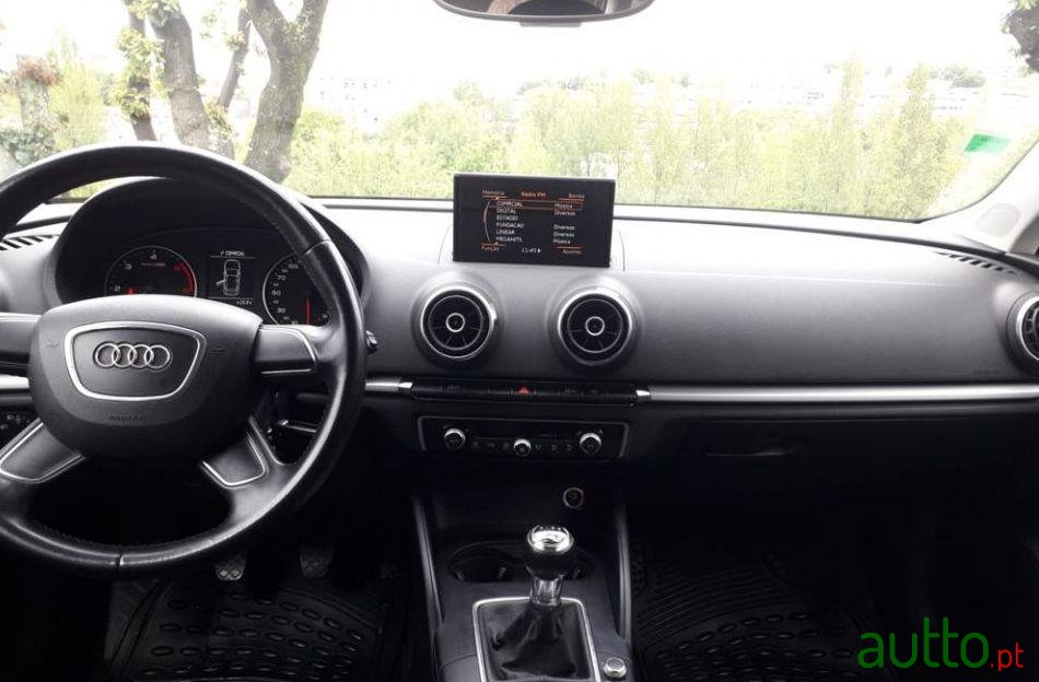 2013' Audi A3 Sportback photo #2