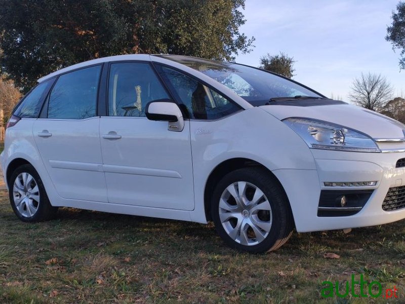 2013' Citroen C4 Picasso photo #3