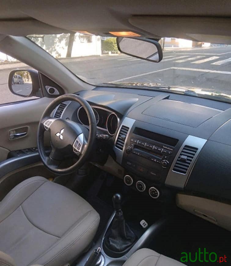 2007' Mitsubishi Outlander photo #3