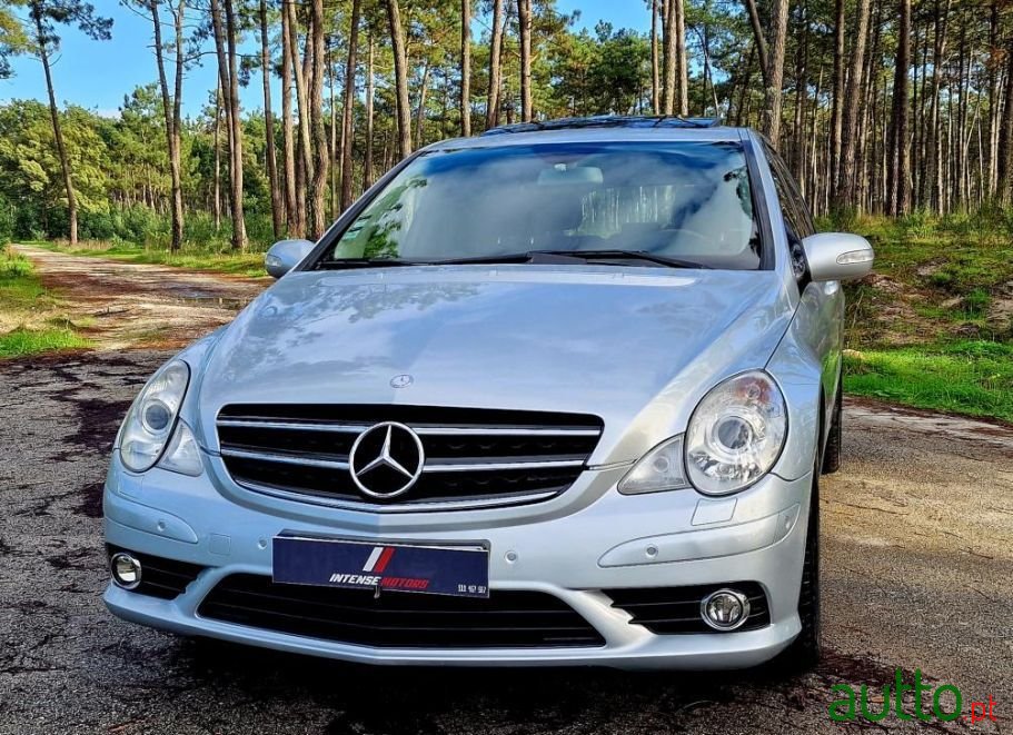 2009' Mercedes-Benz R-350 photo #3