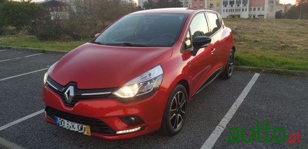 2017' Renault Clio Limited Red Flame photo #2