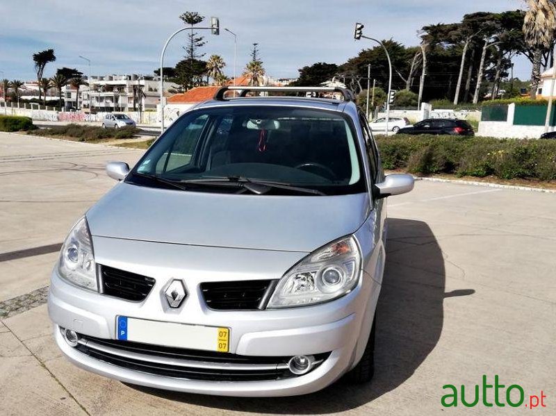 2007' Renault Grand Scenic photo #1