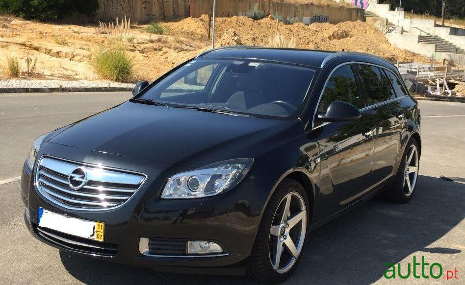 2011' Opel Insignia Sports Tourer photo #3