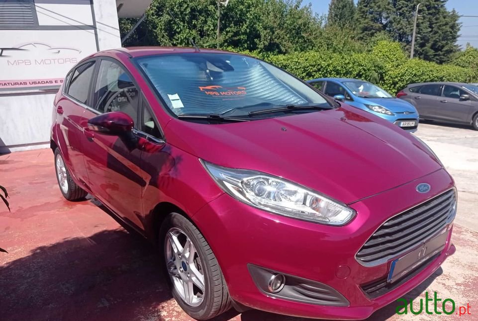 2012' Ford Fiesta photo #2