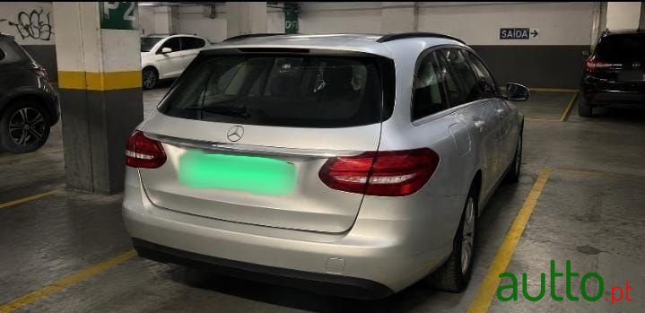 2018' Mercedes-Benz Classe C photo #2