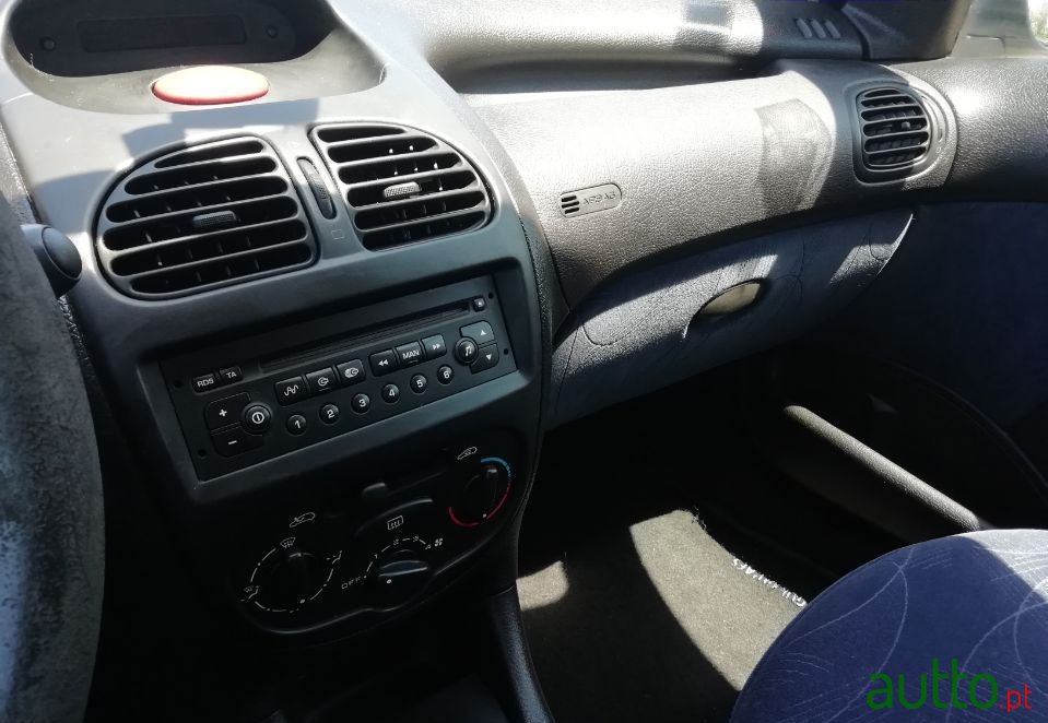 2001' Peugeot 206 photo #3