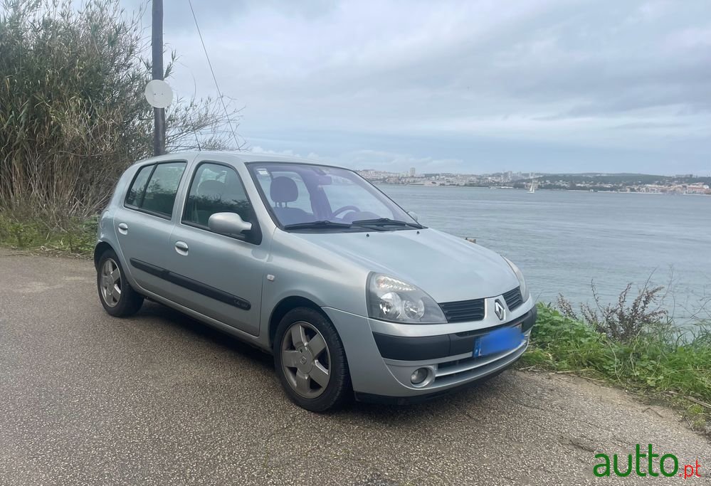 2004' Renault Clio photo #2