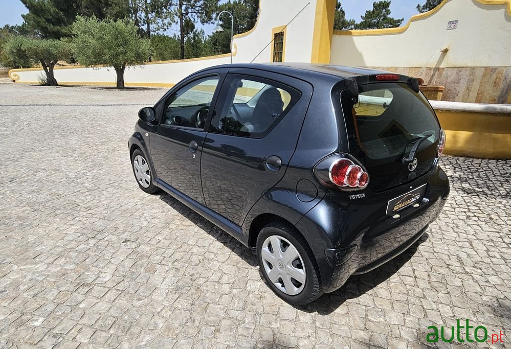 2010' Toyota Aygo 1.0 + Ac photo #5