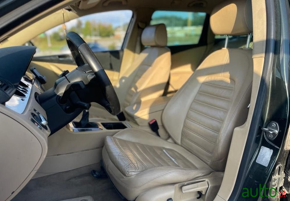 2006' Volkswagen Passat Variant photo #5