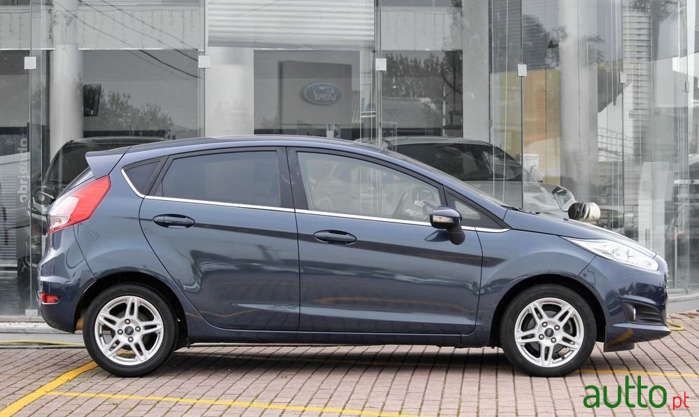 2015' Ford Fiesta photo #4