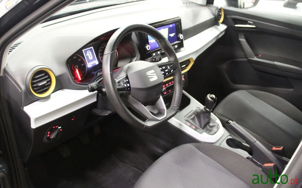 2023' SEAT Arona 1.0 Tsi Style photo #5