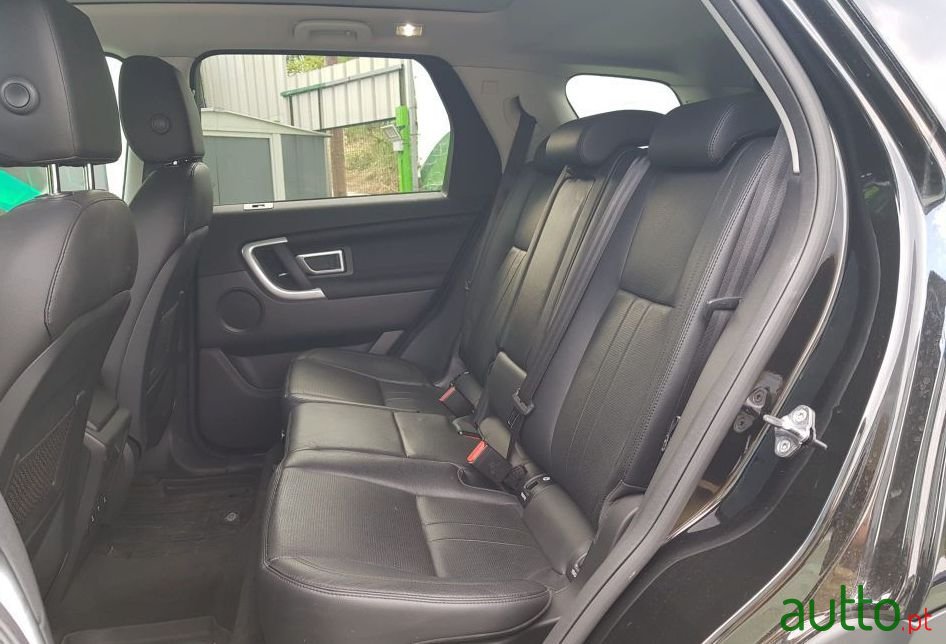 2018' Land Rover Discovery Sport photo #2