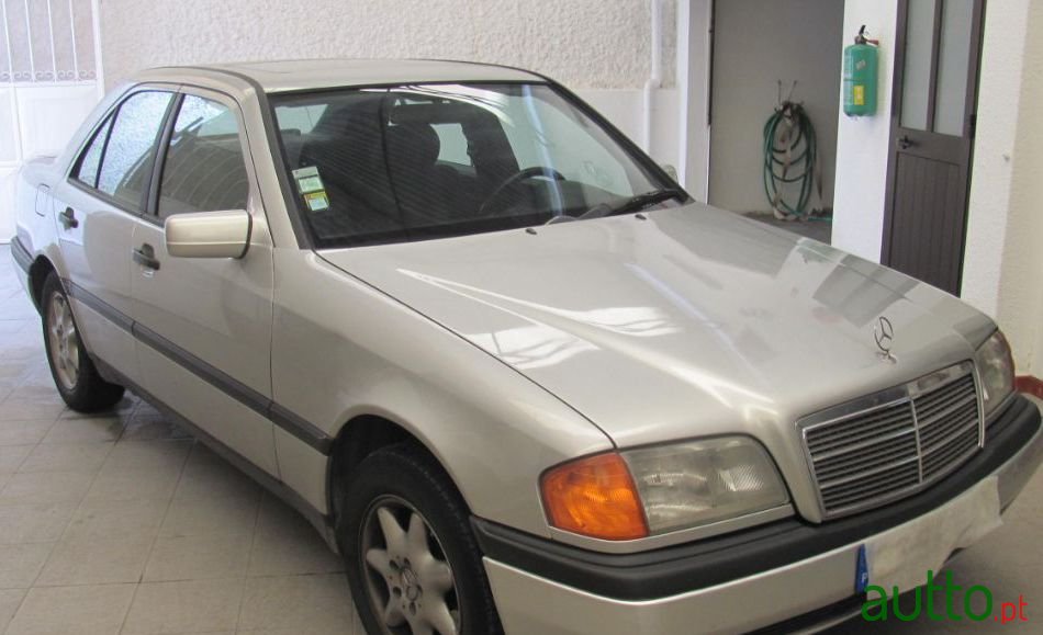 1994' Mercedes-Benz C-220 photo #3