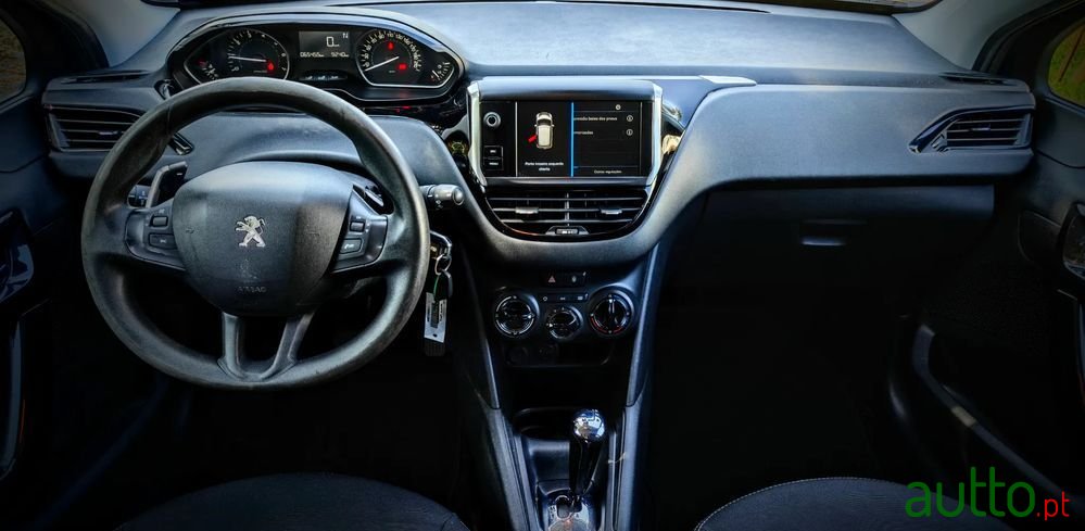 2018' Peugeot 208 photo #5