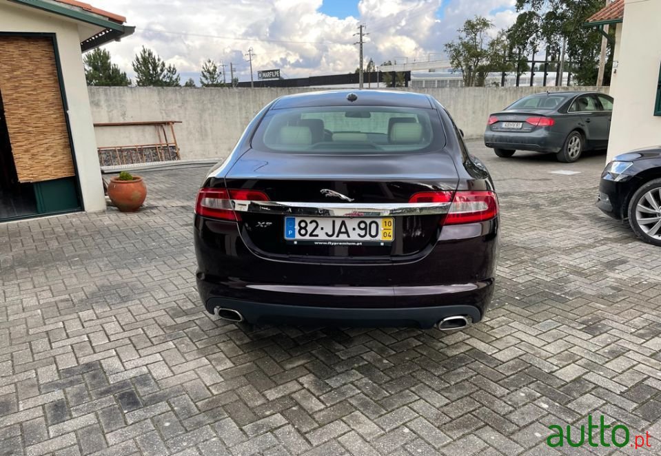 2010' Jaguar XF photo #2