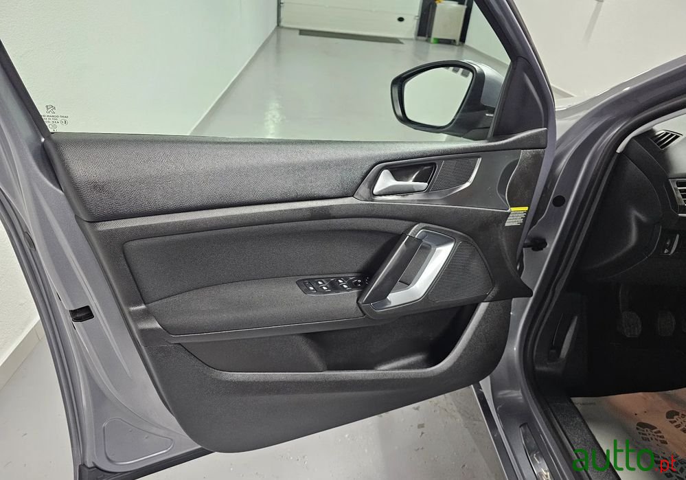 2019' Peugeot 308 Sw photo #6