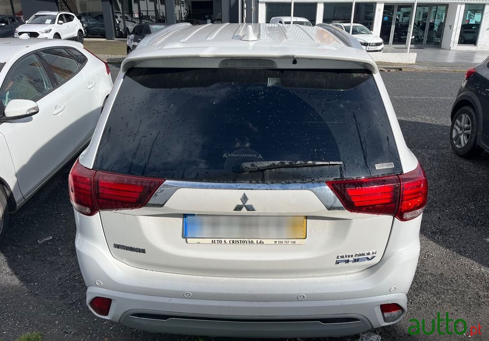 2019' Mitsubishi Outlander 2.0 Phev Intense photo #1