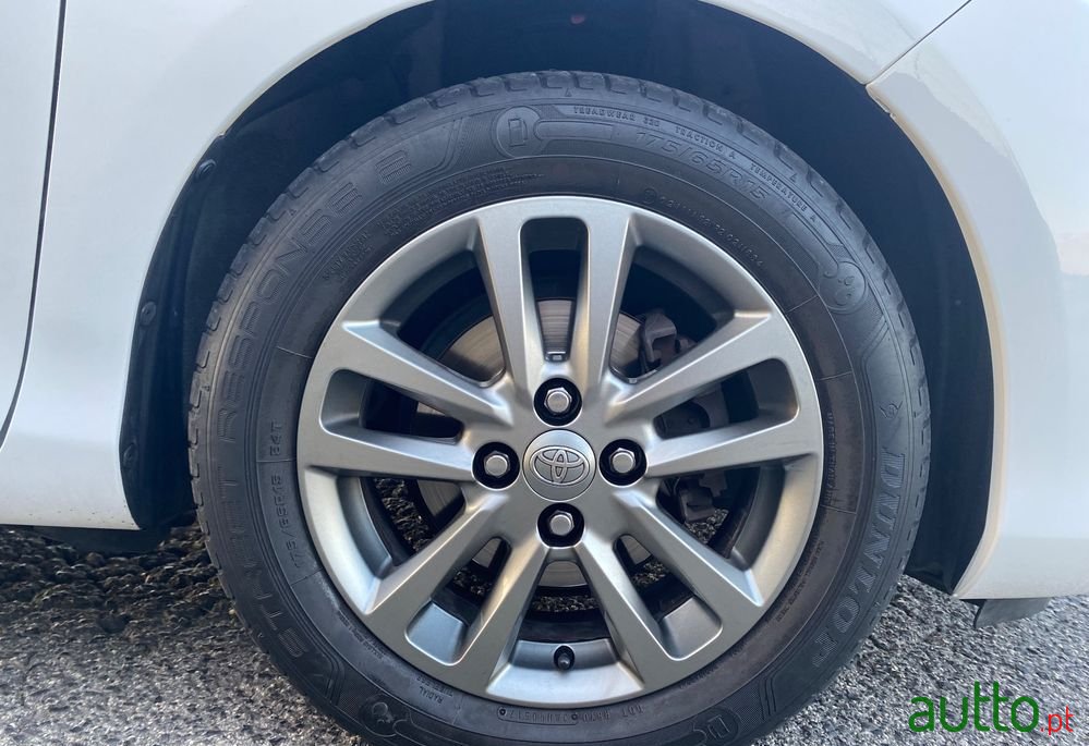 2014' Toyota Yaris photo #6