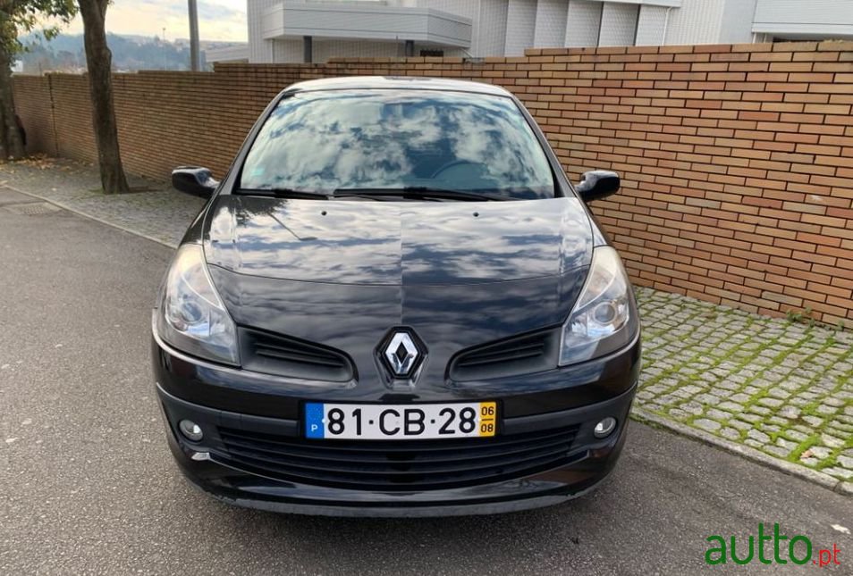 2006' Renault Clio 12 Gasolina photo #2