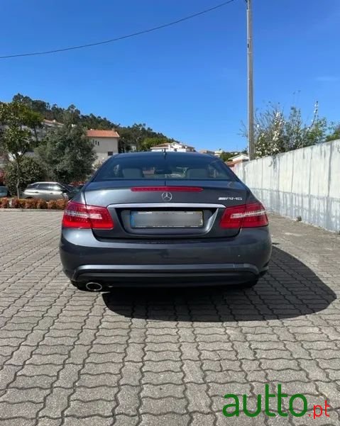 2012' Mercedes-Benz E-220 photo #2