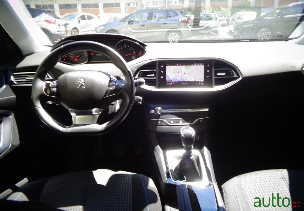 2019' Peugeot 308 photo #3