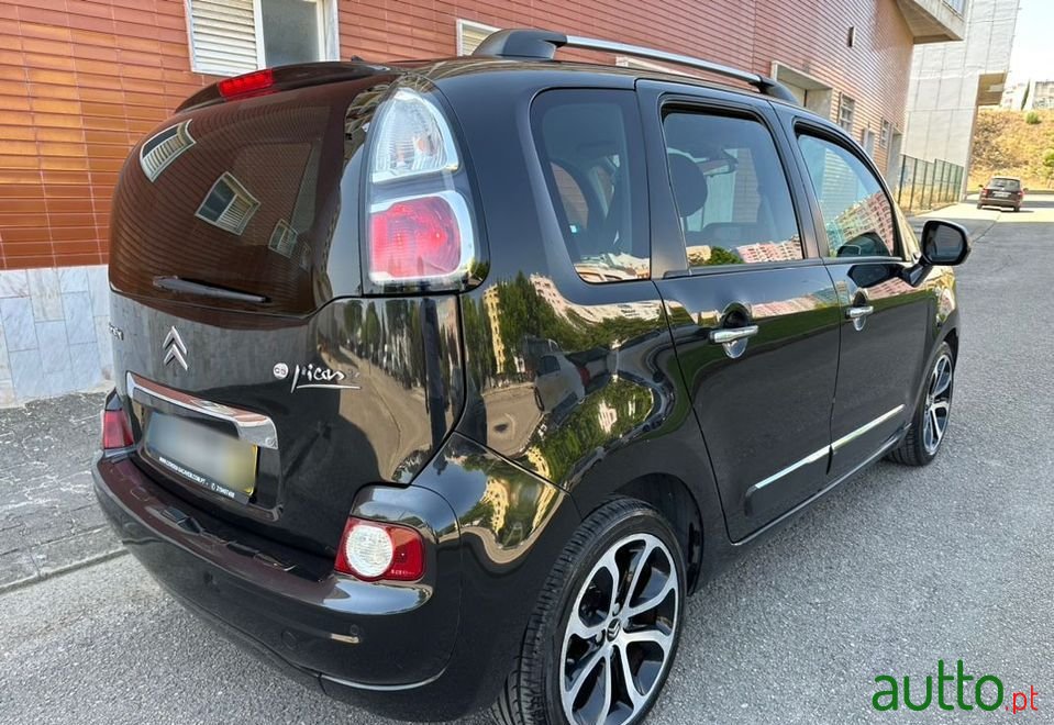 2010' Citroen C3 Picasso photo #3