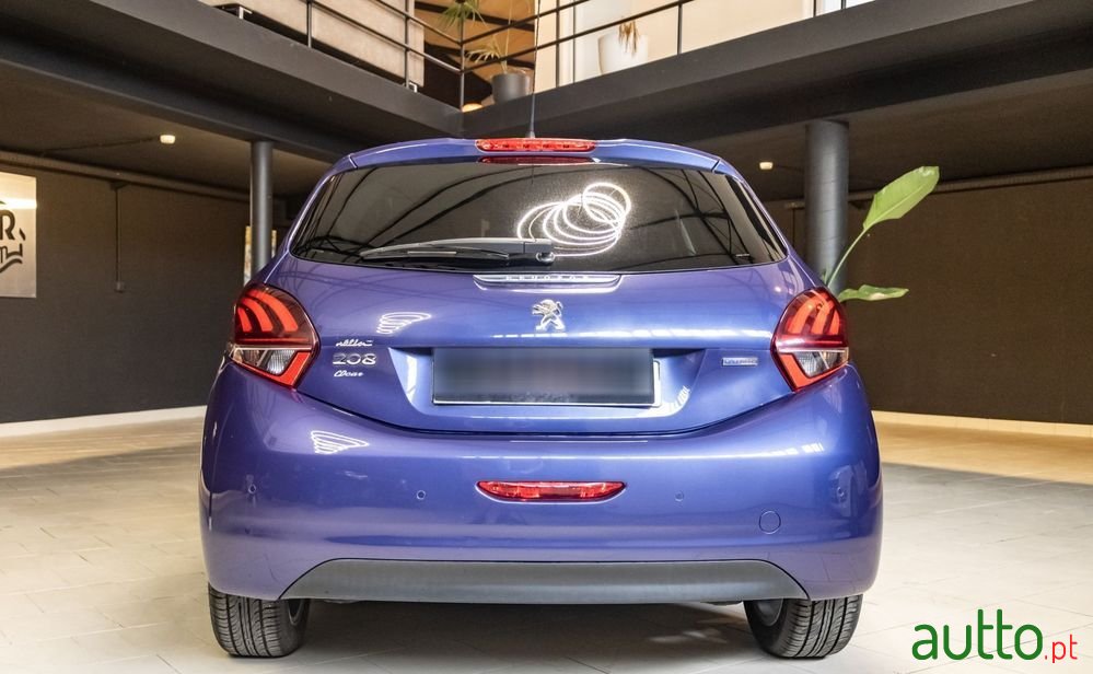 2016' Peugeot 208 1.2 Puretech Style photo #2