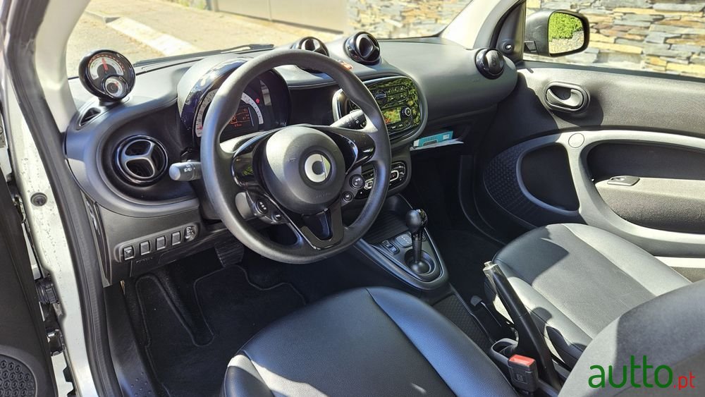 2021' Smart Fortwo Eq Passion photo #4